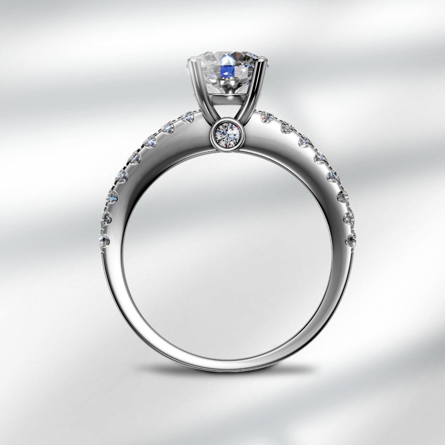 Годежен пръстен от 18K бяло злато с кръгъл централен диамант 0,4 ct и странични диаманти 0,23 ct – TEILOR